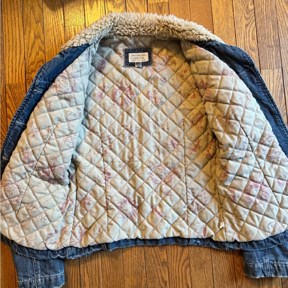 Abercrombie & Fitch Quilted Denim Jacket with Sherpa Collar Women Small - Picture 3 of 4